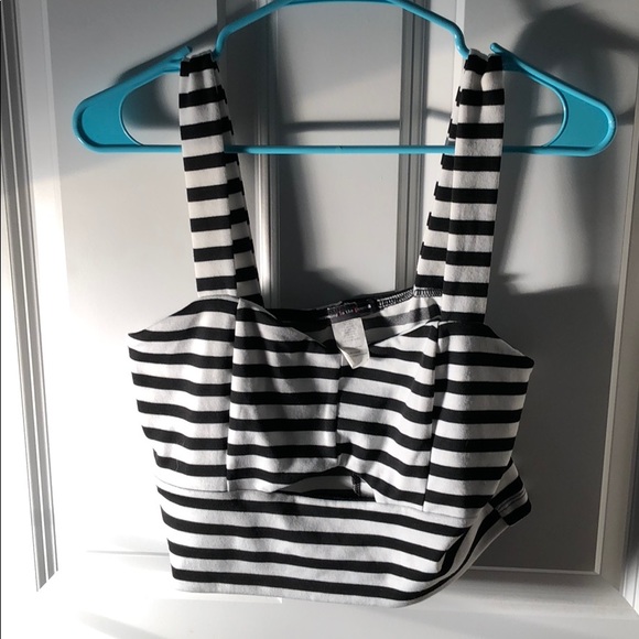 Striped crop top with cut out - Picture 1 of 3